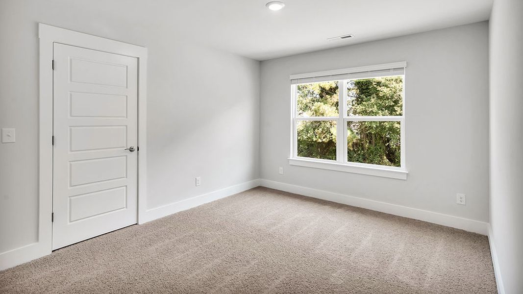 Spacious, unfurnished interior of a new home in Merchant Point, Jacksonville (Image 32).