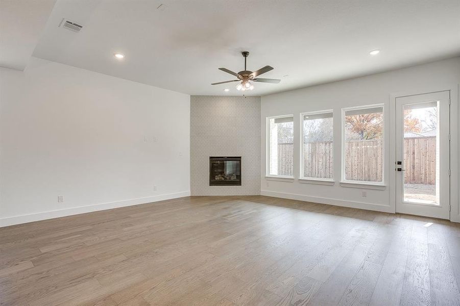 Spacious, unfurnished interior of a new home in Terrace Oaks, Arlington (Image 25).