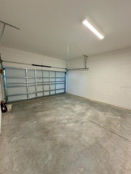 Spacious, unfurnished interior of a new home in , Orlando (Image 23).