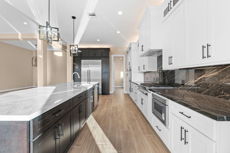 Furnished interior view inside a new home in , Kemah (Image 11).