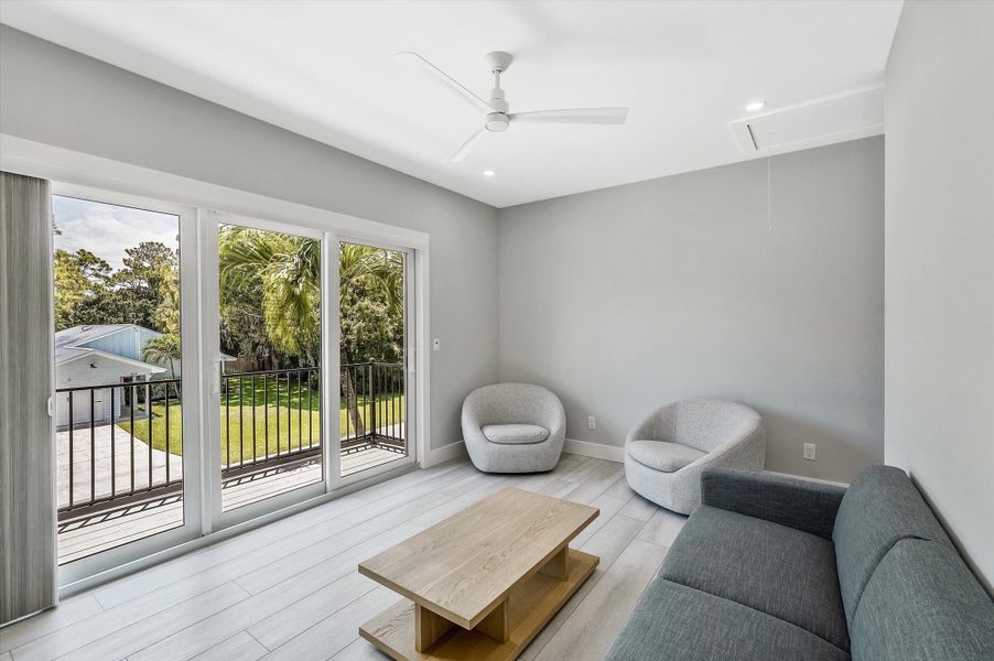 24-425 Hugh Street-24