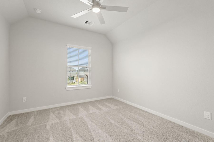 Spacious, unfurnished interior of a new home in Briarwood Crossing, Rosenberg (Image 16).