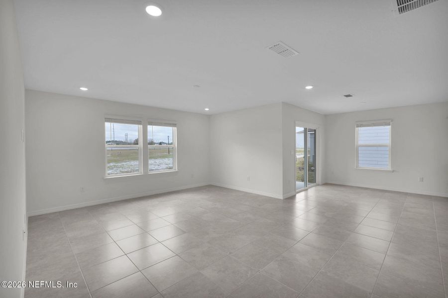 Spacious, unfurnished interior of a new home in Wells Landing, Jacksonville (Image 17).