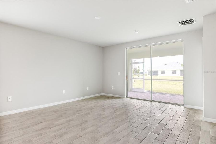 Spacious, unfurnished interior of a new home in Heritage Lake Park, Punta Gorda (Image 17).