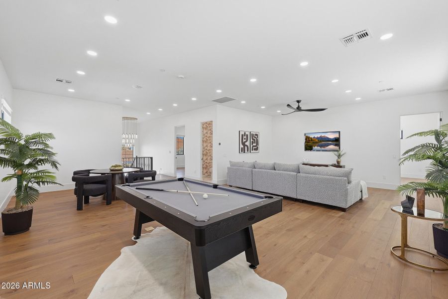 Huge upstairs loft Huge upstairs loft