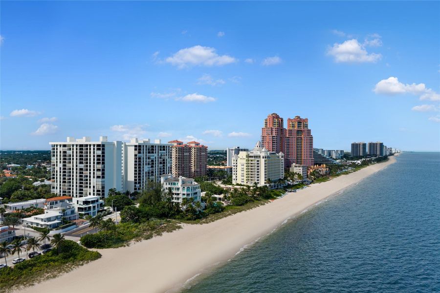 Condo located in Fort Lauderdale, FL showcasing its design and architecture (Image 4).