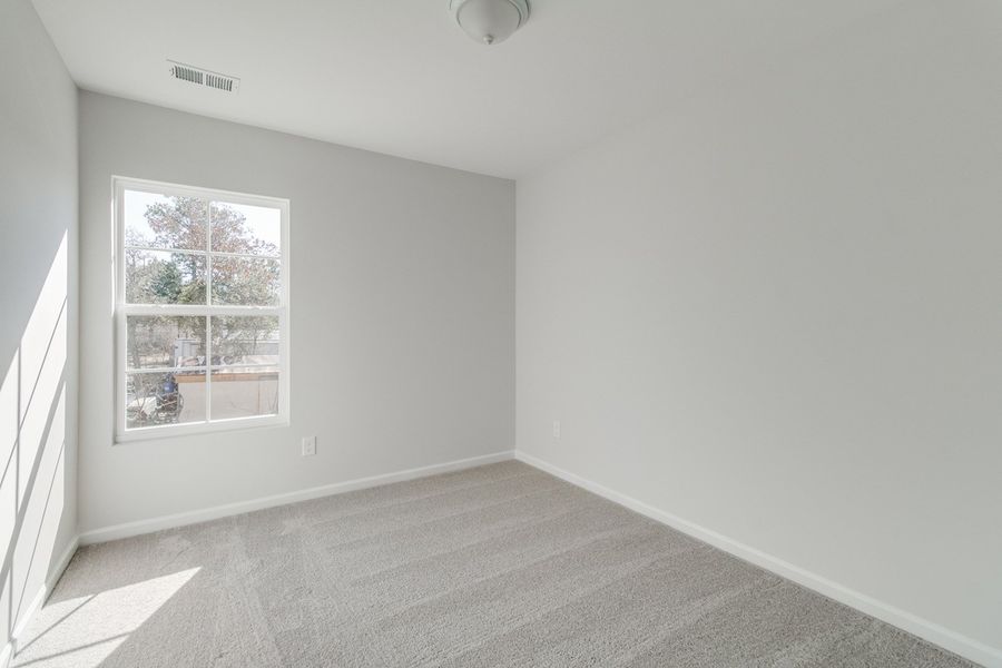 Spacious, unfurnished interior of a new home in Astoria, Columbia (Image 25).