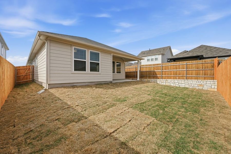 Exterior details and patio area of a home in Longview, Del Valle (Image 15).