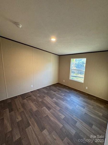Spacious, unfurnished interior of a new home in , Lincolnton (Image 13).