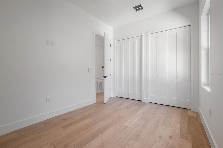 Spacious, unfurnished interior of a new home in , Tampa (Image 22).
