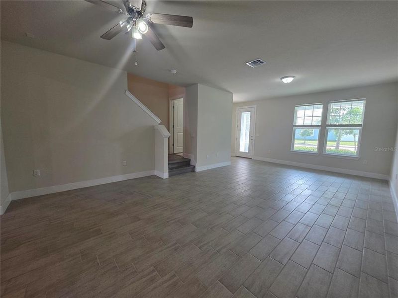Spacious, unfurnished interior of a new home in , Orlando (Image 24).
