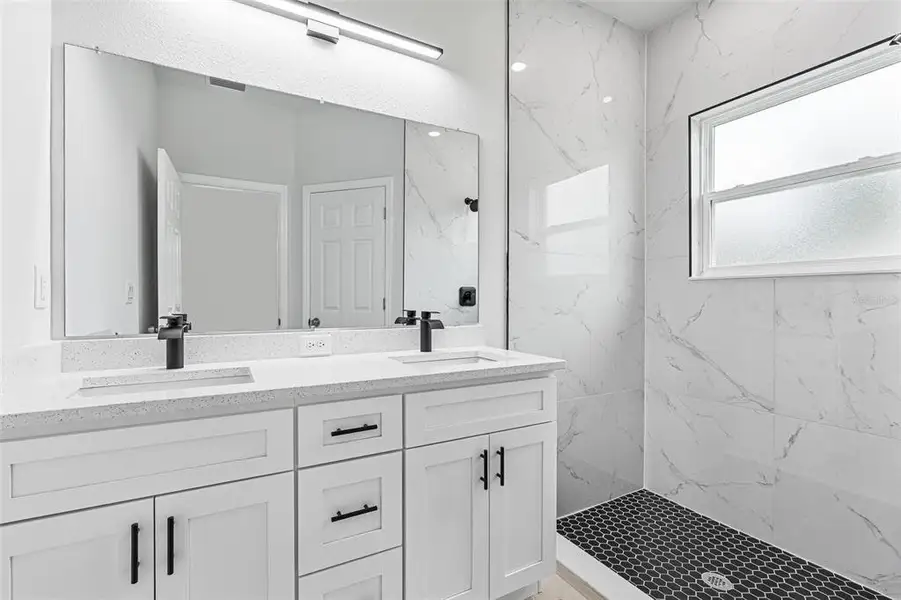 Furnished interior view inside a new home in , Ocklawaha (Image 3).