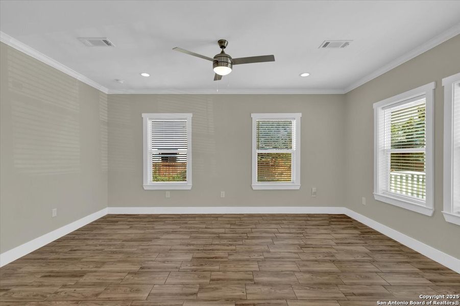 Spacious, unfurnished interior of a new home in , San Antonio (Image 15).