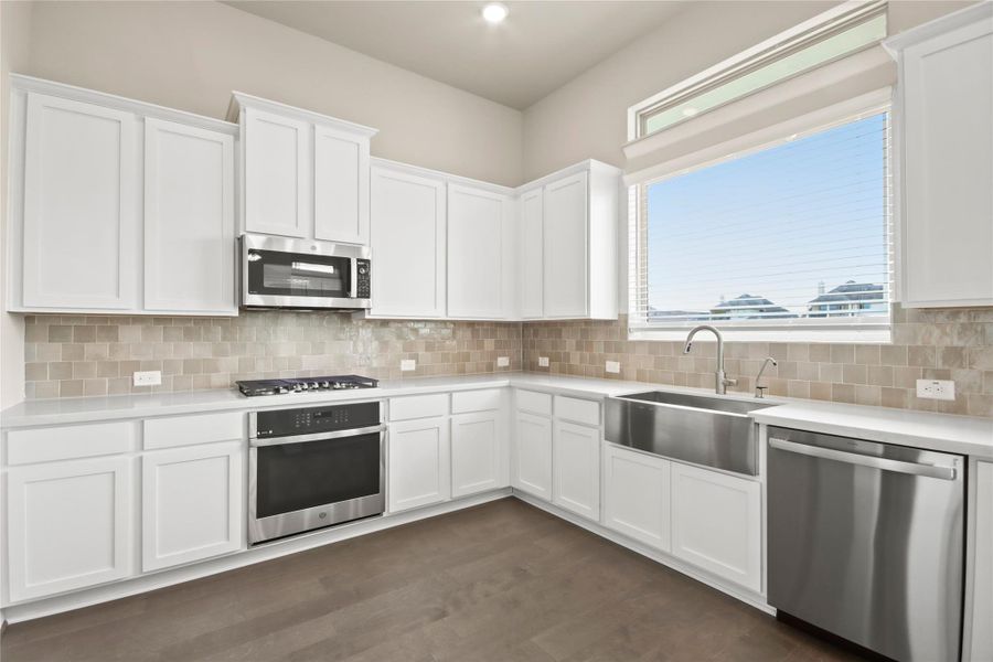 Plenty of counter and cabinet space