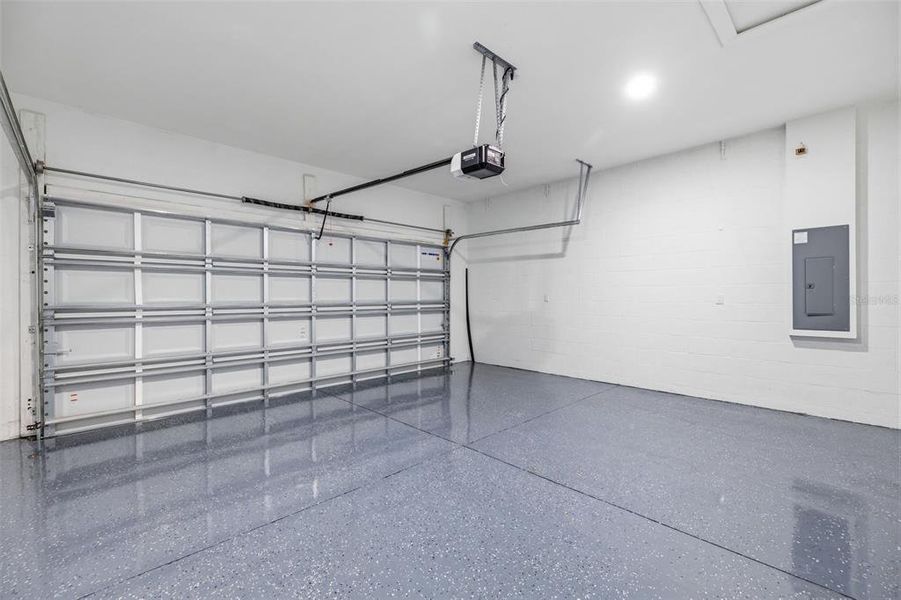 Spacious, unfurnished interior of a new home in , Tampa (Image 33).