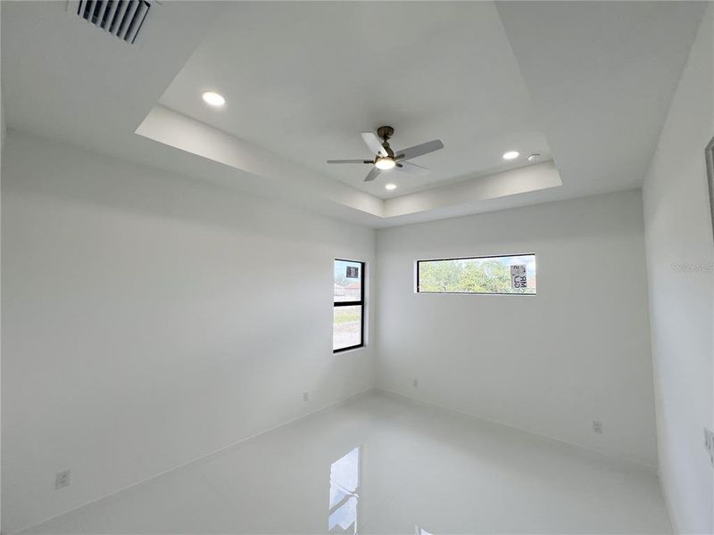 Spacious, unfurnished interior of a new home in , Cape Coral (Image 12).
