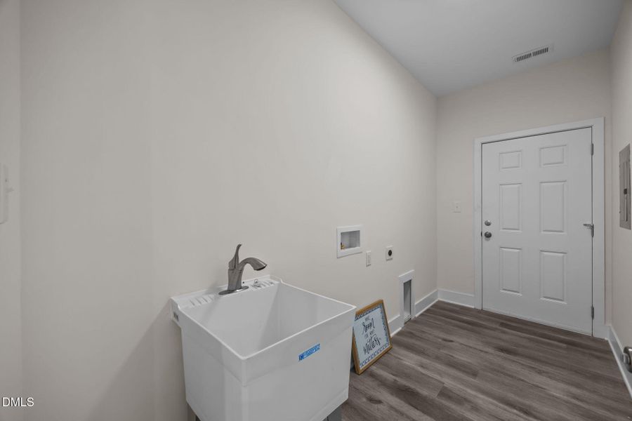 20-web-or-mls-IMG_7624 20-web-or-mls-IMG_7624