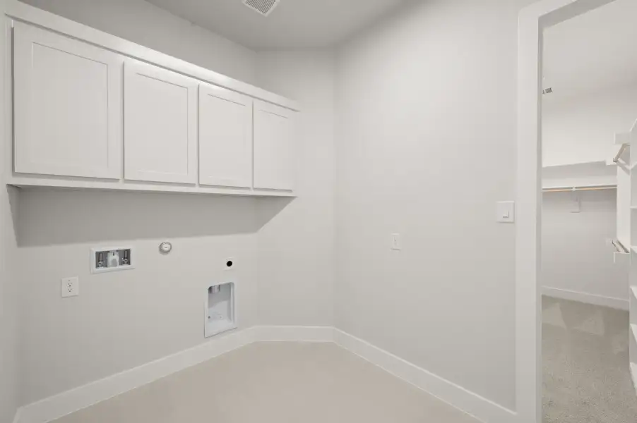 Spacious, unfurnished interior of a new home in Byrum Ranch, Venus (Image 19).