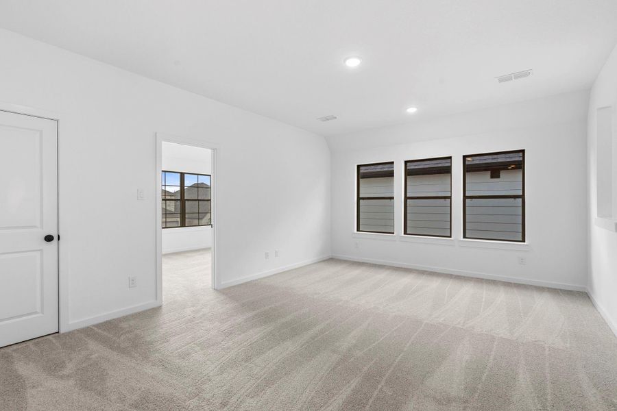 Spacious, unfurnished interior of a new home in Sienna 45', 50', Missouri City (Image 28).