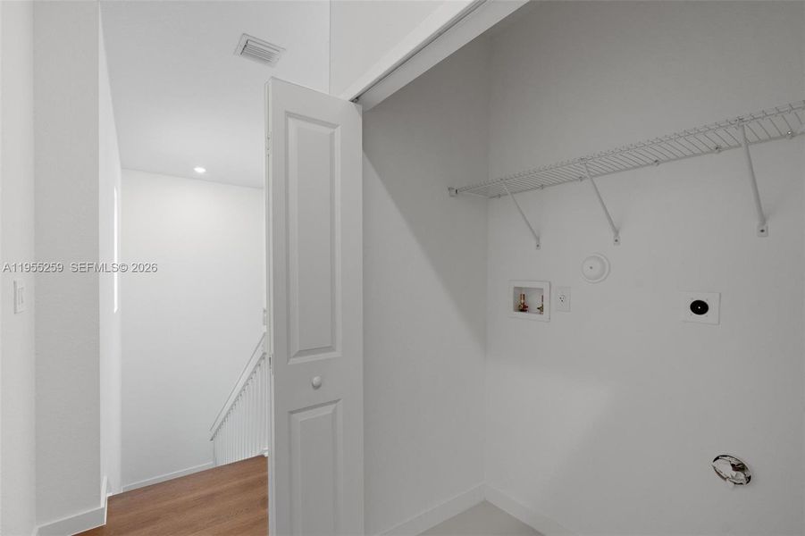 Spacious, unfurnished interior of a new home in , Homestead (Image 26).