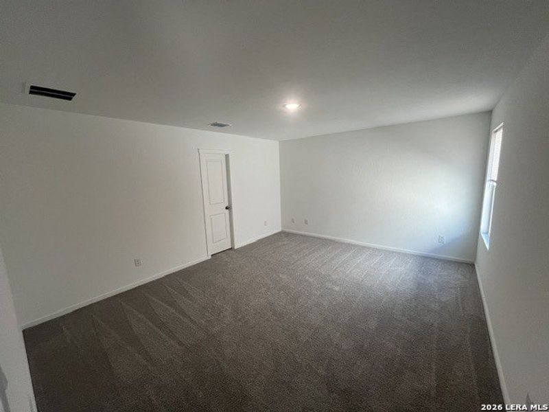 Spacious, unfurnished interior of a new home in Windridge, Kerrville (Image 6). Spacious, unfurnished interior of a new home in Windridge, Kerrville (Image 6).