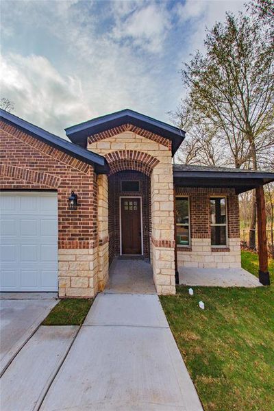Exterior details and patio area of a home in , Paris (Image 4).