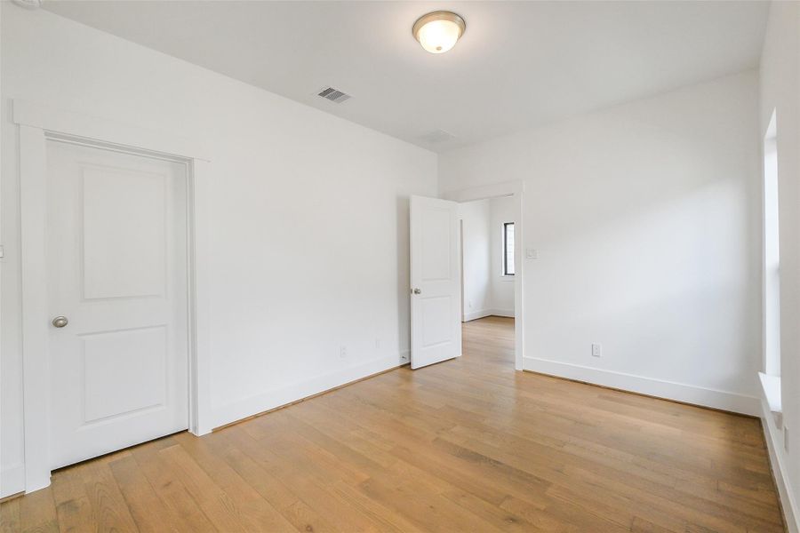 Spacious, unfurnished interior of a new home in Timbergrove Trails, Houston (Image 44).