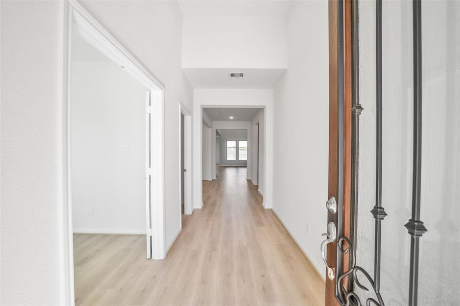 Spacious, unfurnished interior of a new home in Stone Creek Ranch, Hockley (Image 39). Spacious, unfurnished interior of a new home in Stone Creek Ranch, Hockley (Image 39).
