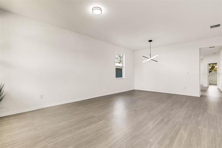 Spacious, unfurnished interior of a new home in , Tampa (Image 42).