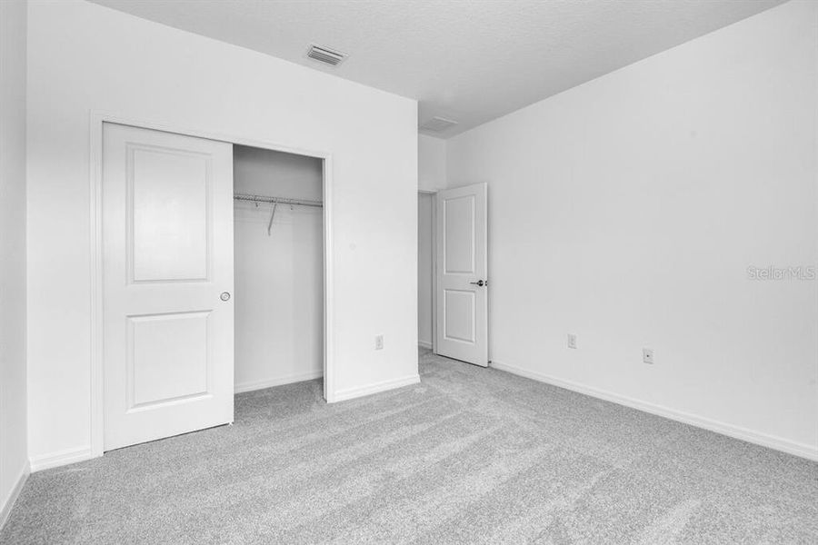 Spacious, unfurnished interior of a new home in Ardisia Park, New Smyrna Beach (Image 42).