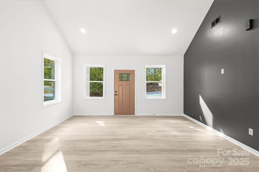 Spacious, unfurnished interior of a new home in , Shelby (Image 23).