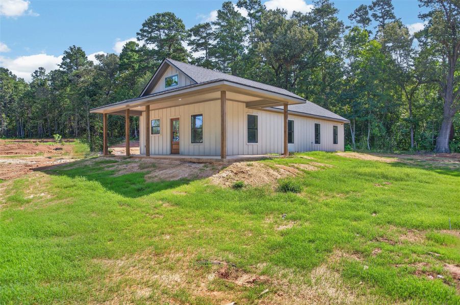Exterior details and patio area of a home in , Nacogdoches (Image 19).