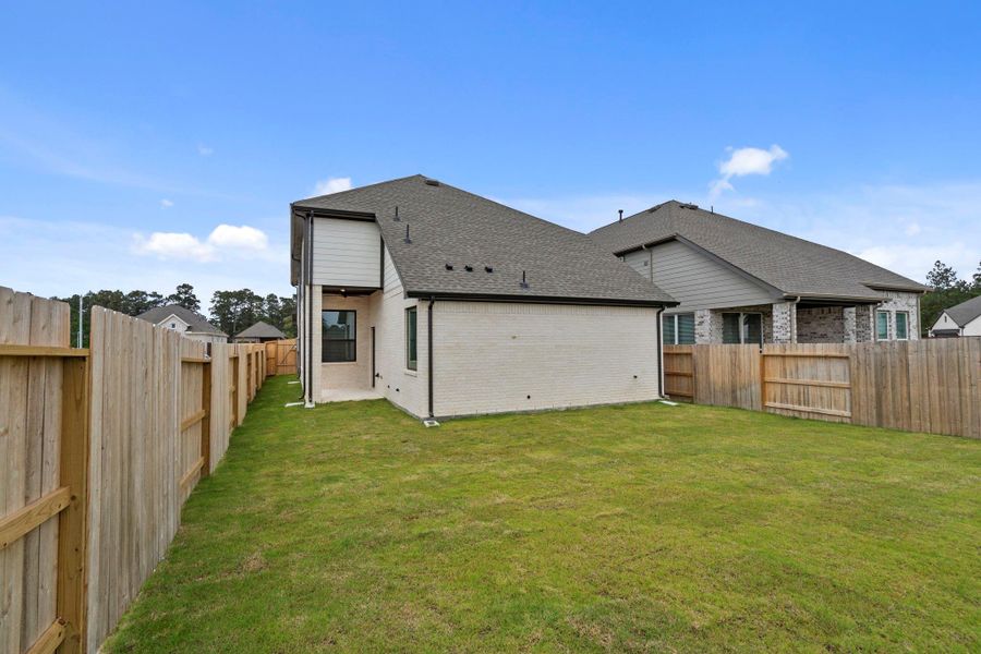 Exterior details and patio area of a home in Evergreen, Conroe (Image 3).