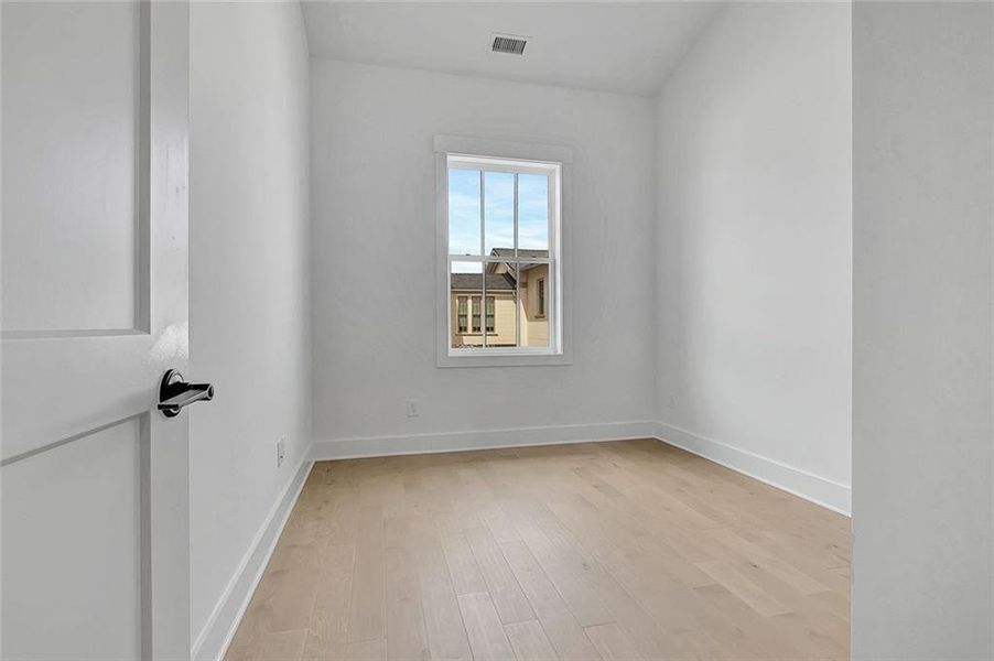 Spacious, unfurnished interior of a new home in Trilith, Fayetteville (Image 12).