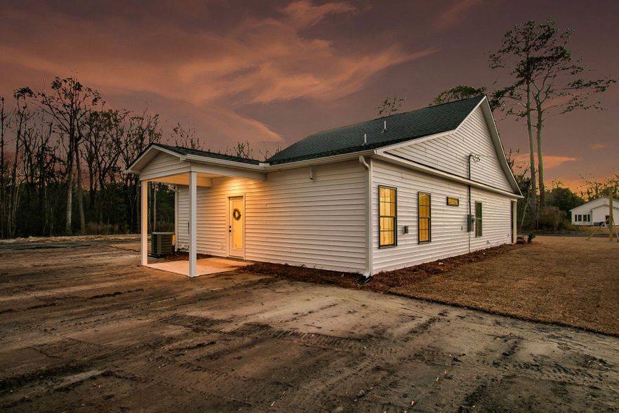 Exterior details and patio area of a home in , Hollywood (Image 23).