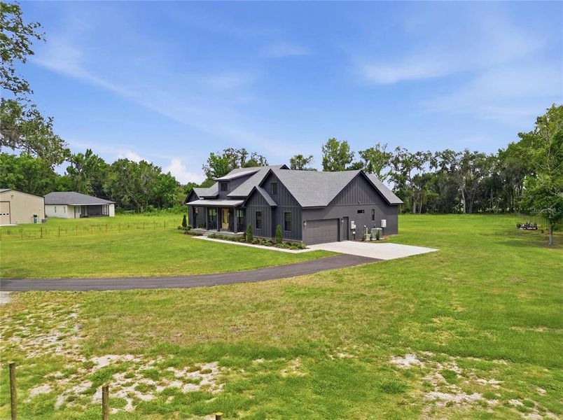 Front exterior of a new home in , Lakeland, FL, highlighting curb appeal (Image 29).