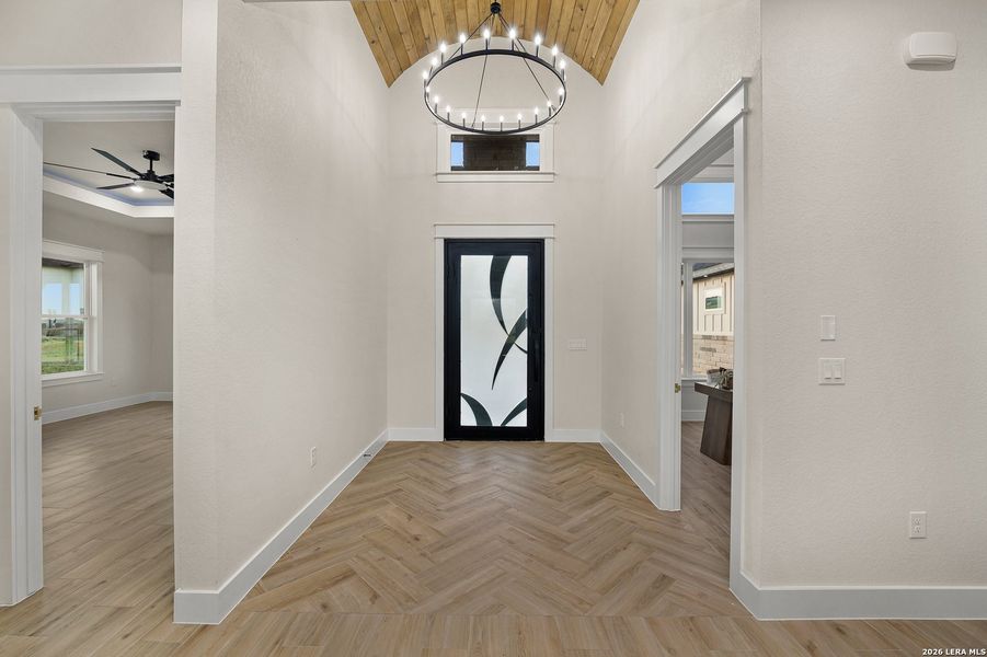 Spacious, unfurnished interior of a new home in , La Vernia (Image 26).
