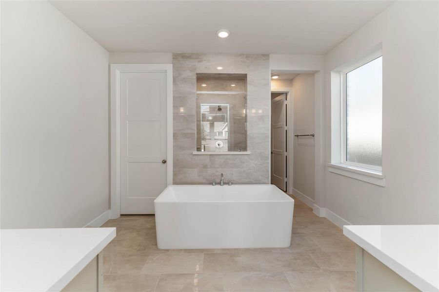 Furnished interior view inside a new home in Valencia, Manvel (Image 8).