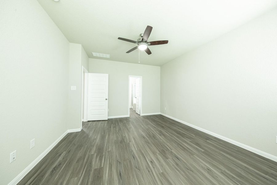 Spacious, unfurnished interior of a new home in Ridgeland Hills, Willis (Image 16).