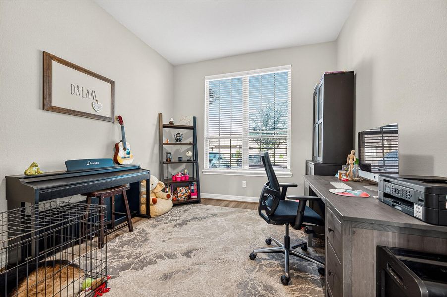 Furnished interior view inside a new home in StoneCreek Estates, Richmond (Image 28). Furnished interior view inside a new home in StoneCreek Estates, Richmond (Image 28).