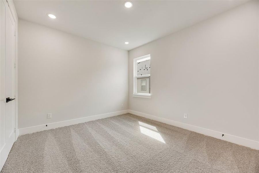 Spacious, unfurnished interior of a new home in Collin Creek, Plano (Image 20).