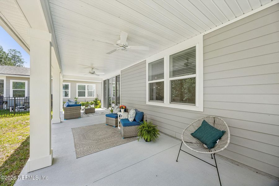 Exterior details and patio area of a home in Tributary, Yulee (Image 25).