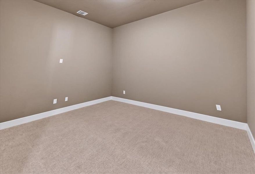 Spacious, unfurnished interior of a new home in Quail Hollow, Rockwall (Image 18).