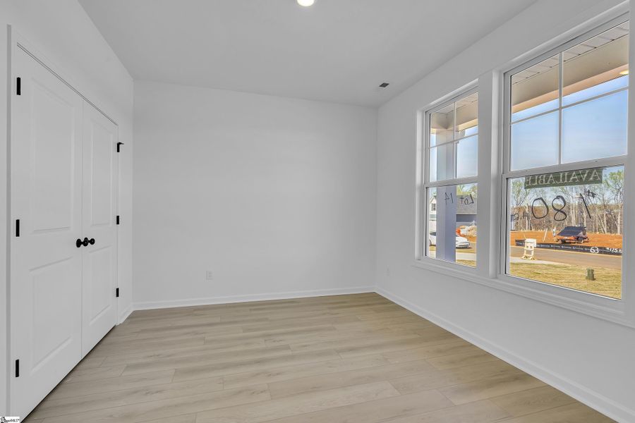 Spacious, unfurnished interior of a new home in Lynbrook, Boiling Springs (Image 15).