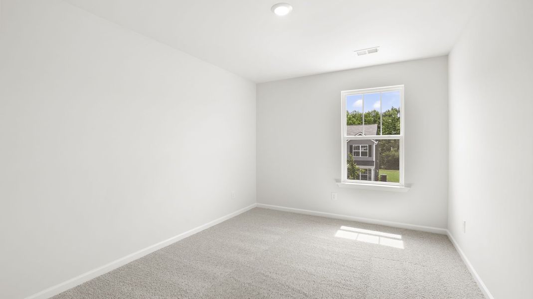 Spacious, unfurnished interior of a new home in Trailside Run, Spartanburg (Image 23).