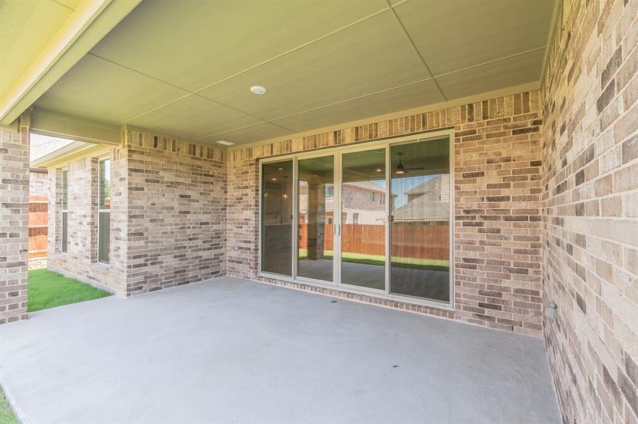 Exterior details and patio area of a home in , Alvarado (Image 3).