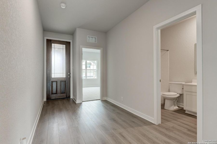 Spacious, unfurnished interior of a new home in Saddlebrook Ranch, Schertz (Image 12).