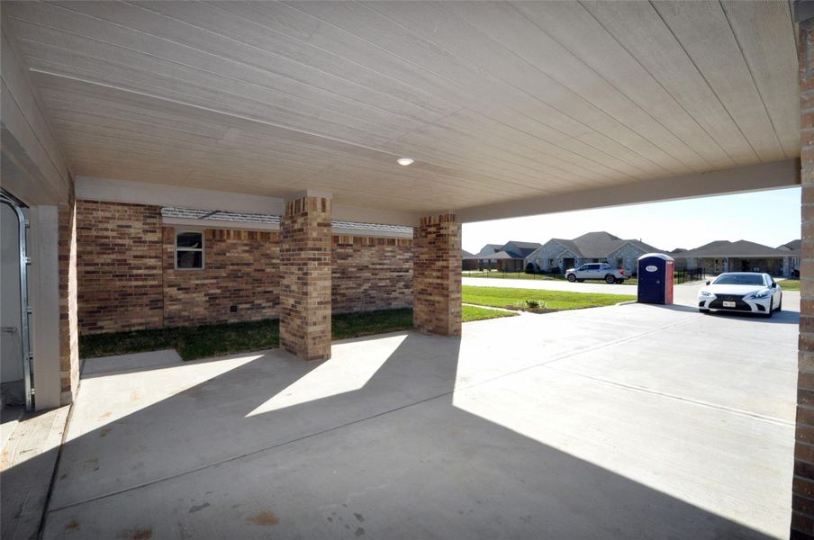 Exterior details and patio area of a home in Pedregal, League City (Image 3).