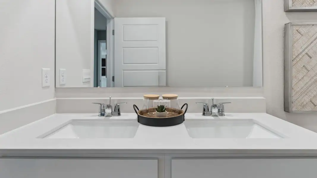 Representative interior finishes for a home built from the Archer II by D.R. Horton in Sunside at Ormond Station, Ormond Beach (Image 8).