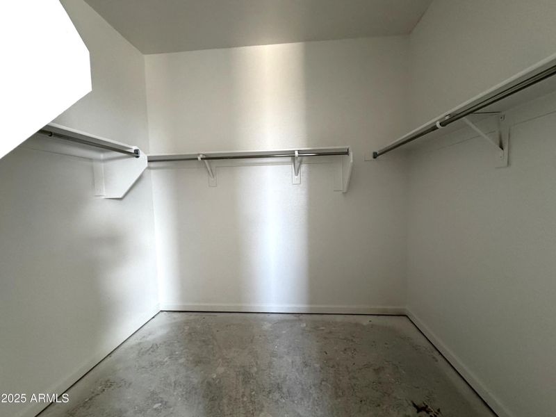 16 - Walk in Closet 16 - Walk in Closet